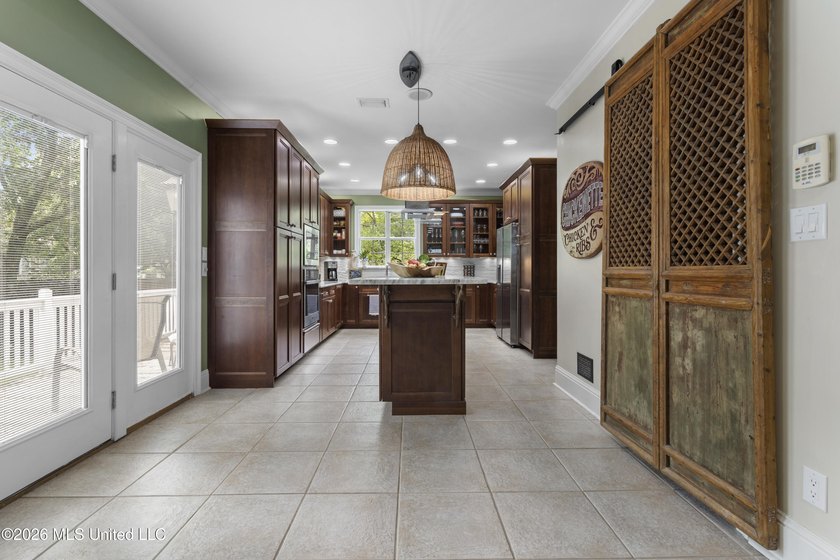 Stunning Bayou View Beauty with Custom Features &amp; Entertainer's - photo 17