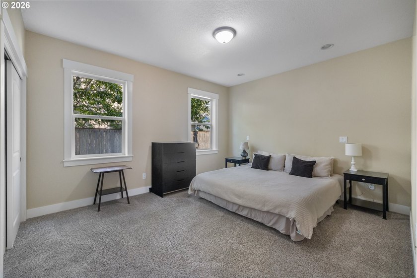Darling, single level cottage in a quiet neighborhood - photo 17