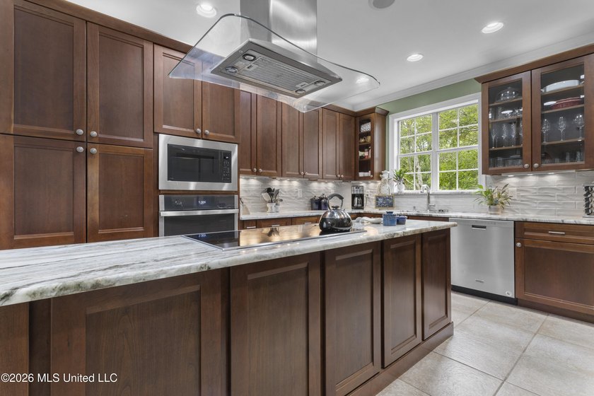 Stunning Bayou View Beauty with Custom Features &amp; Entertainer's - photo 18