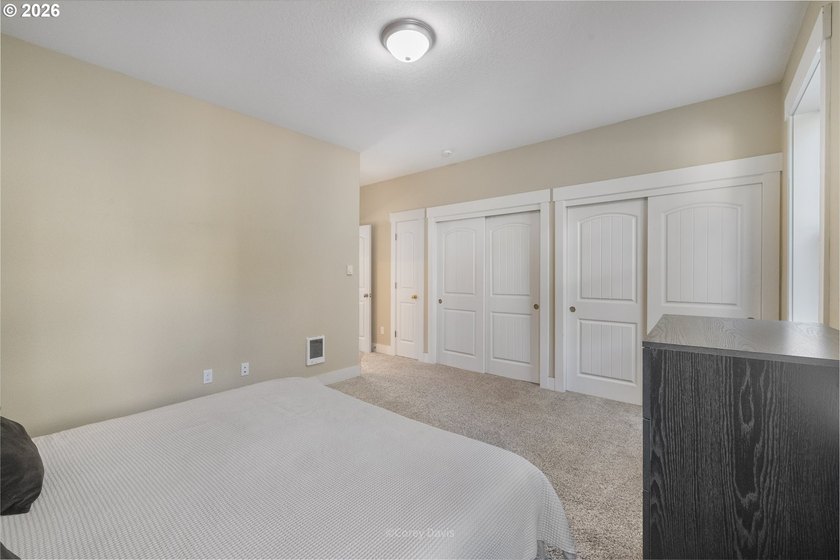Darling, single level cottage in a quiet neighborhood - photo 18