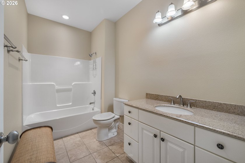 Darling, single level cottage in a quiet neighborhood - photo 19