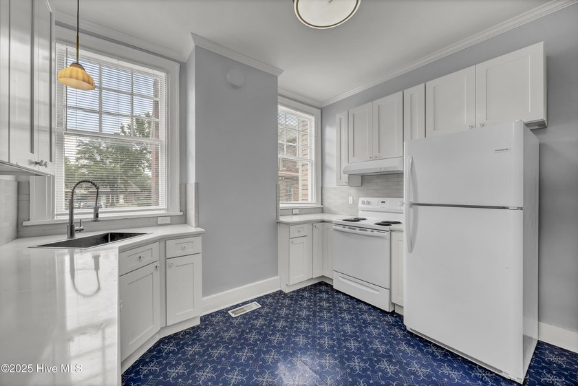 This beautifully renovated duplex in Historic Downtown - photo 22