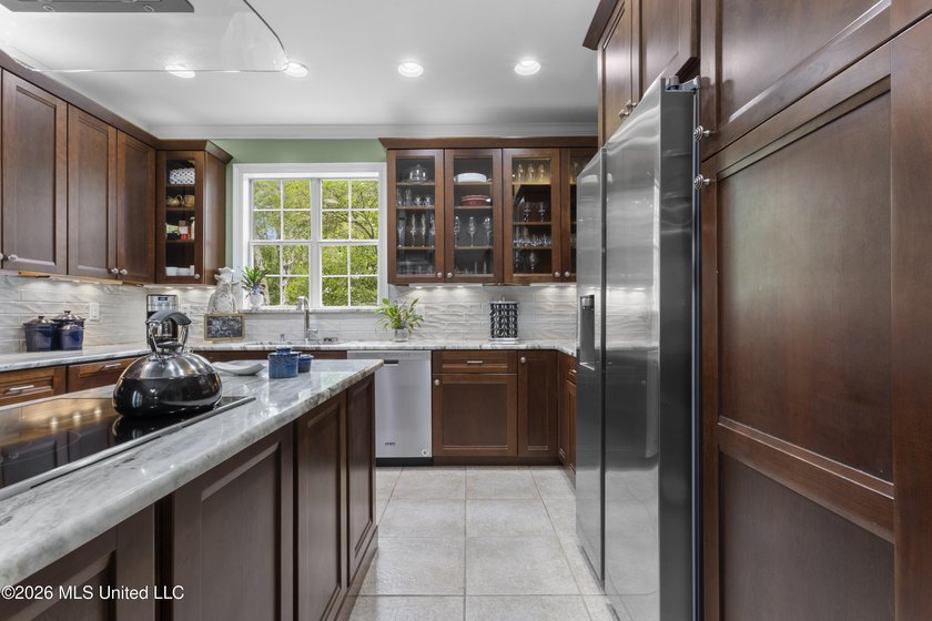 Stunning Bayou View Beauty with Custom Features &amp; Entertainer's - photo 22