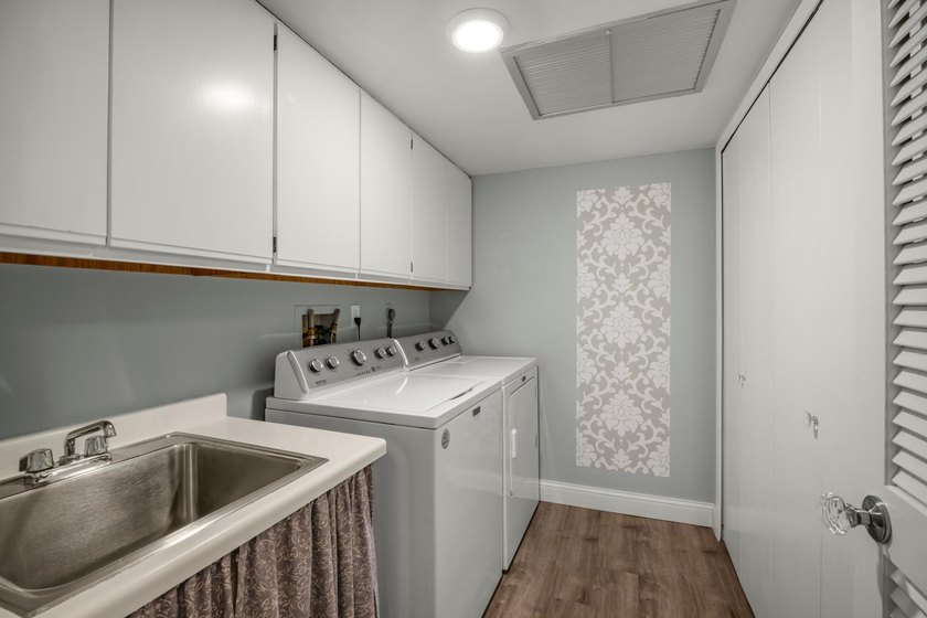 Welcome home to luxury, resort-style living at Glen Atrium - photo 22
