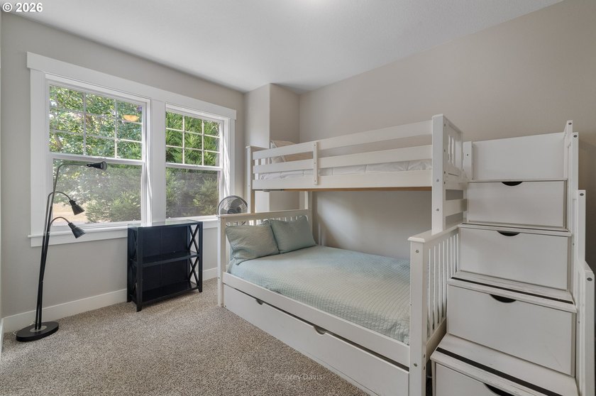 Darling, single level cottage in a quiet neighborhood - photo 23