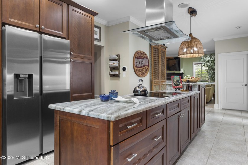 Stunning Bayou View Beauty with Custom Features &amp; Entertainer's - photo 24