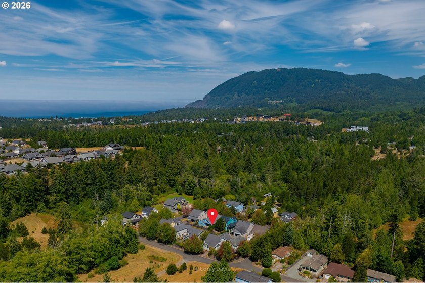 Darling, single level cottage in a quiet neighborhood - photo 28
