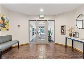 Welcome home to luxury, resort-style living at Glen Atrium - photo 32