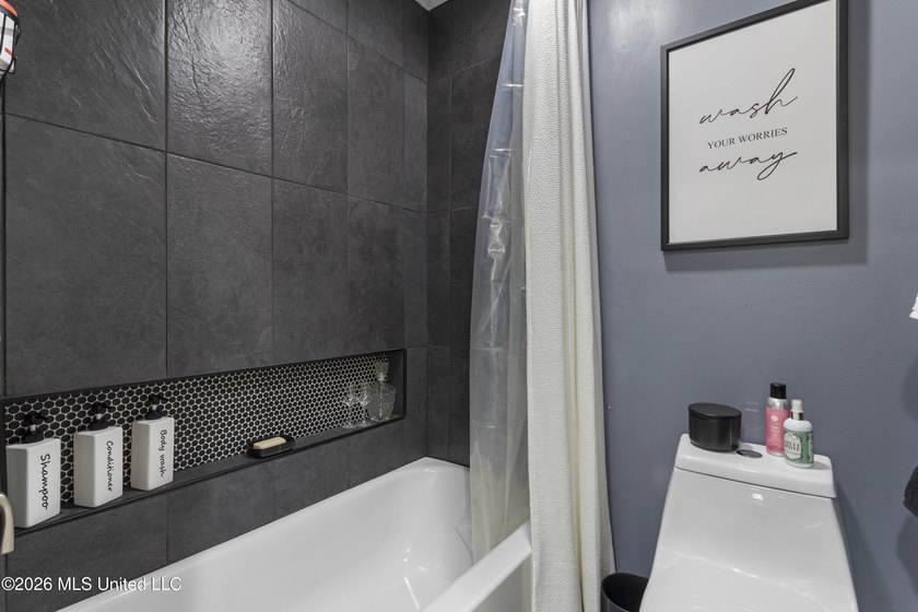 Stunning Bayou View Beauty with Custom Features &amp; Entertainer's - photo 37