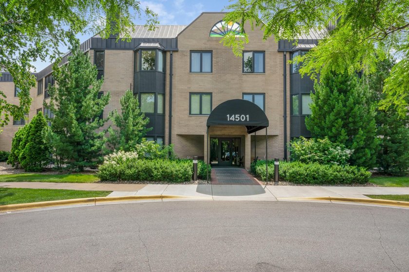 Welcome home to luxury, resort-style living at Glen Atrium - photo 39