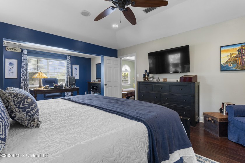 Stunning Bayou View Beauty with Custom Features &amp; Entertainer's - photo 44