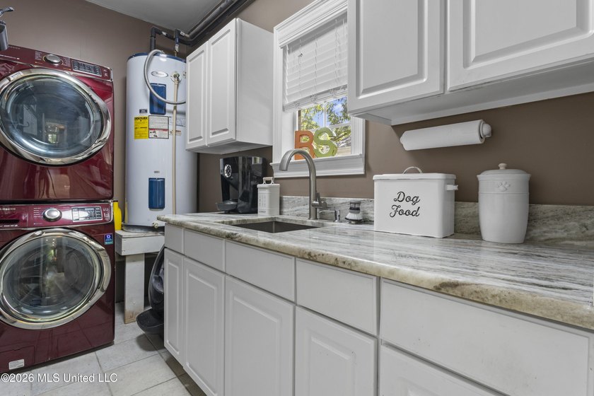 Stunning Bayou View Beauty with Custom Features &amp; Entertainer's - photo 50