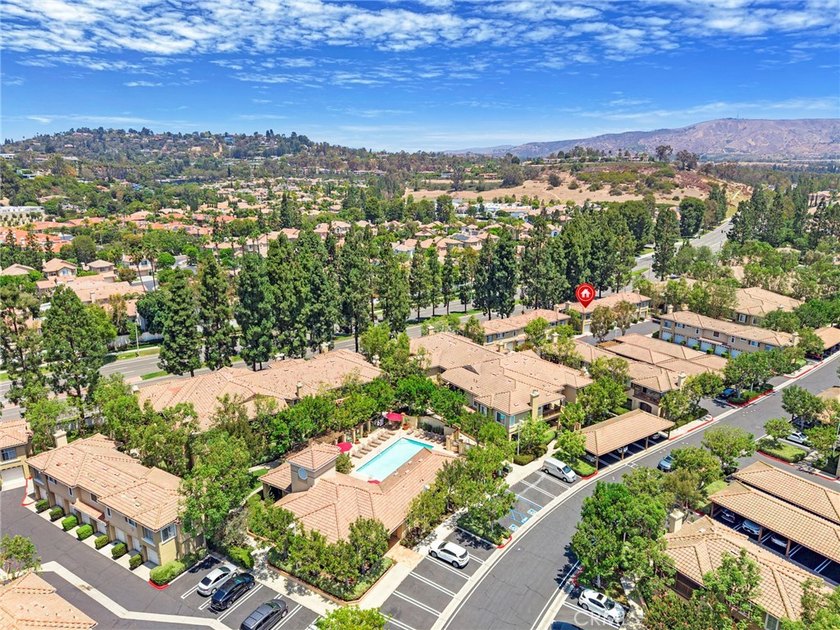 Welcome to 186 Gallery Way, a Turnkey Home Located in the Highly - photo 2