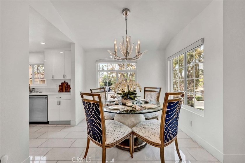 Welcome to 186 Gallery Way, a Turnkey Home Located in the Highly - photo 6