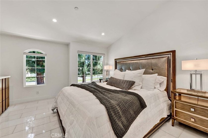 Welcome to 186 Gallery Way, a Turnkey Home Located in the Highly - photo 8