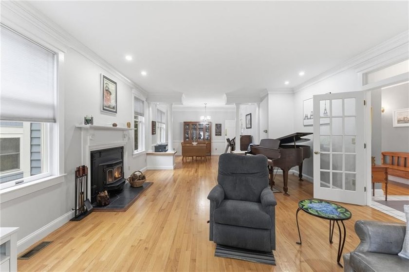 BEAUTIFUL CUSTOM BUILT HOME ON A CUL-DE-SAC WITH 1.6 ACRES OF - photo 14