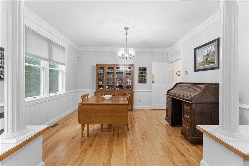 BEAUTIFUL CUSTOM BUILT HOME ON A CUL-DE-SAC WITH 1.6 ACRES OF - photo 15