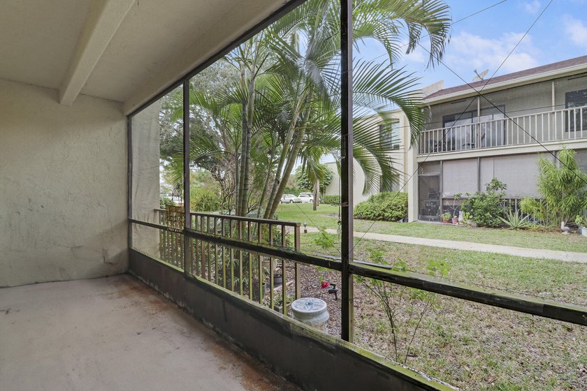 This charming 2 bed/2 bath 1st floor condo is ready for its next - photo 16