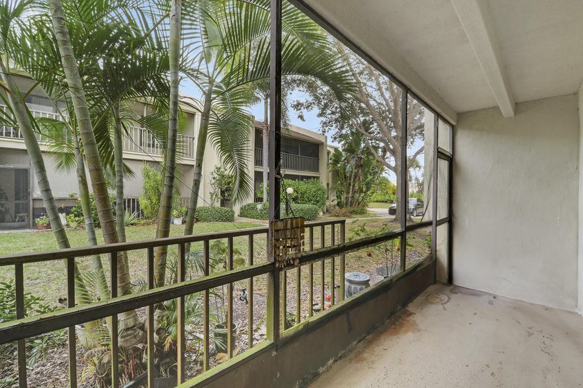 This charming 2 bed/2 bath 1st floor condo is ready for its next - photo 17
