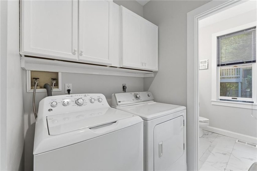 BEAUTIFUL CUSTOM BUILT HOME ON A CUL-DE-SAC WITH 1.6 ACRES OF - photo 18