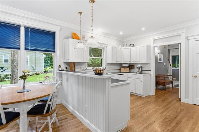 BEAUTIFUL CUSTOM BUILT HOME ON A CUL-DE-SAC WITH 1.6 ACRES OF - photo 21