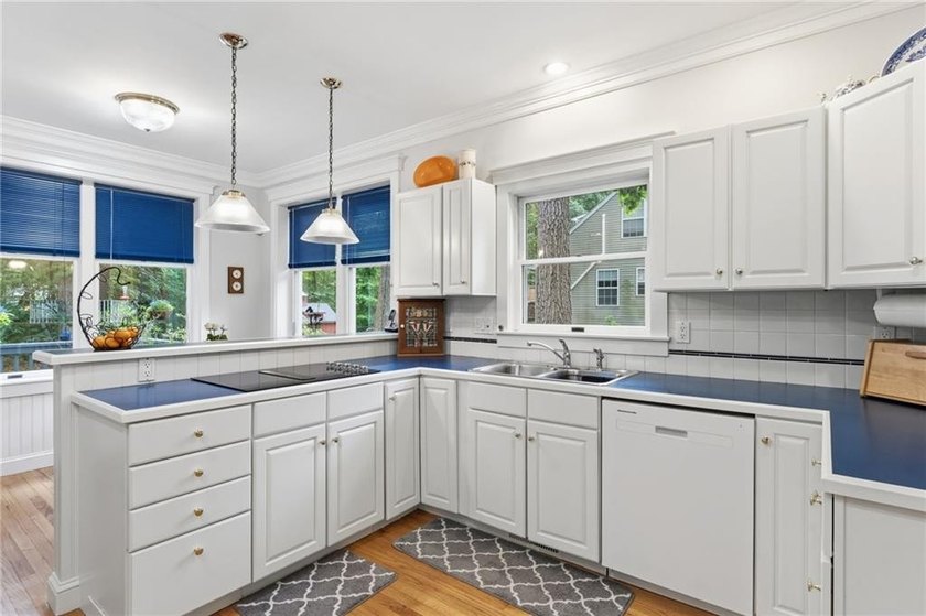 BEAUTIFUL CUSTOM BUILT HOME ON A CUL-DE-SAC WITH 1.6 ACRES OF - photo 22