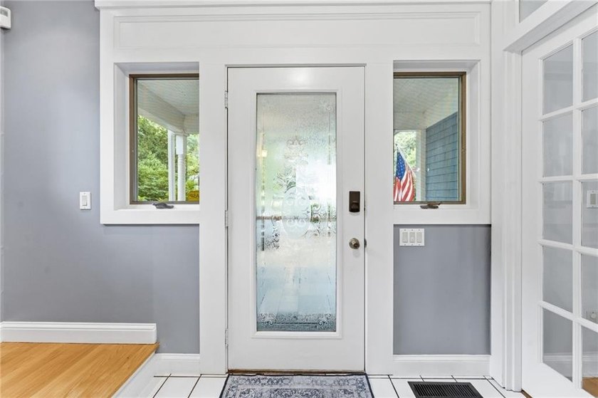 BEAUTIFUL CUSTOM BUILT HOME ON A CUL-DE-SAC WITH 1.6 ACRES OF - photo 26