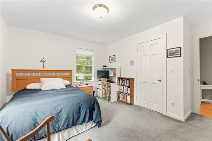 BEAUTIFUL CUSTOM BUILT HOME ON A CUL-DE-SAC WITH 1.6 ACRES OF - photo 47