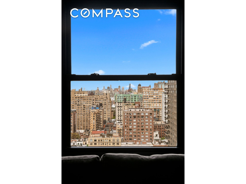 -Co-op -Top floor unit -9.5ft ceiling height -Bamboo flooring - photo 3