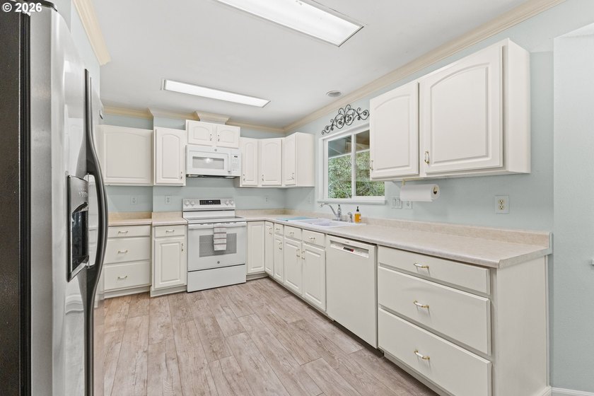Experience the best of country living in this custom-built, 2 - photo 12