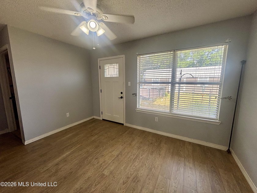 This charming 3 Bedroom/2 Bathroom Cottage-style home is nestled - photo 13