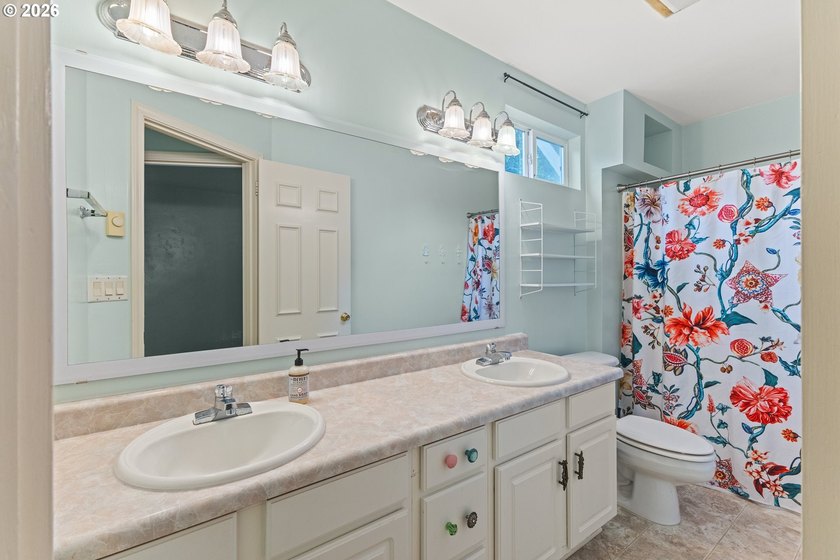 Experience the best of country living in this custom-built, 2 - photo 25