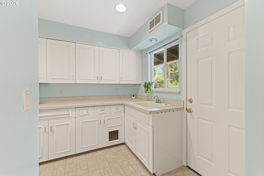 Experience the best of country living in this custom-built, 2 - photo 26