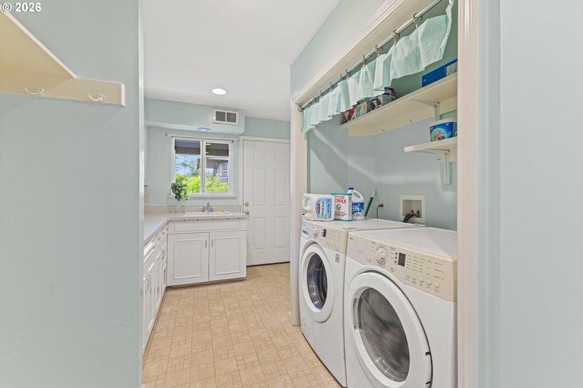 Experience the best of country living in this custom-built, 2 - photo 27