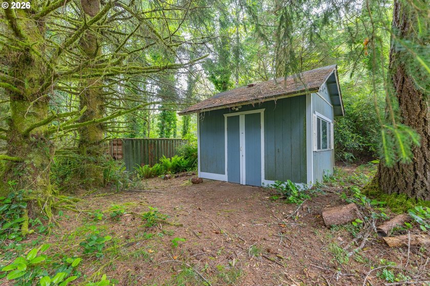 Experience the best of country living in this custom-built, 2 - photo 33