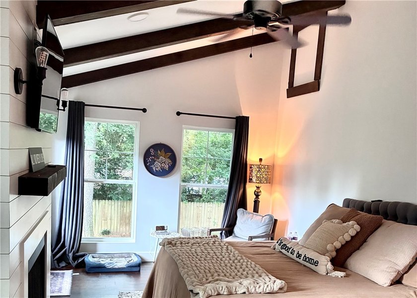 If you've been looking for an updated, charming, and spacious - photo 11