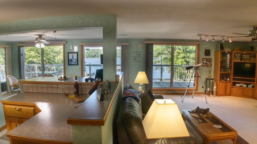 Lake living with lots of space!! WATERFRONT property, a GUEST - photo 11