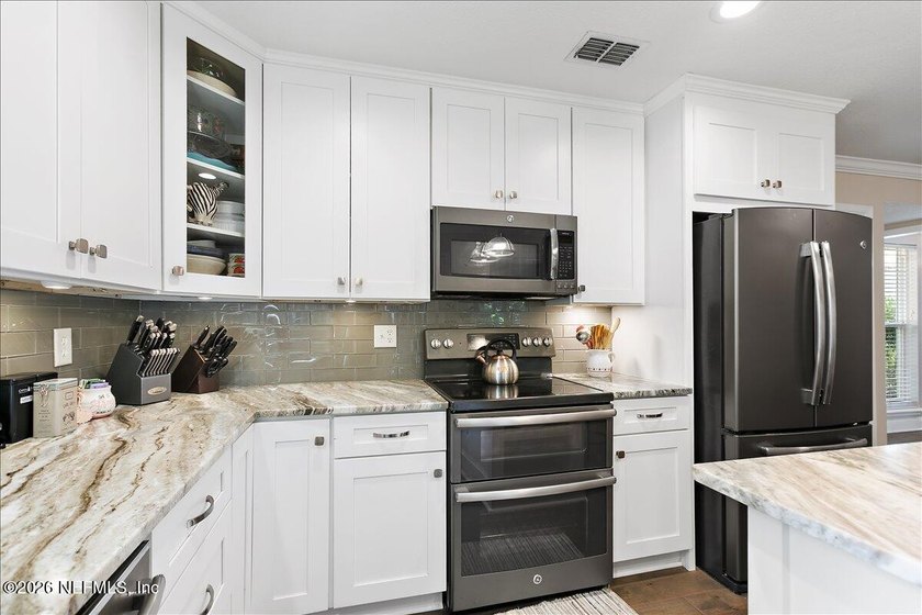 Nestled in sought-after Hickory Acres, a charming no HOA - photo 11