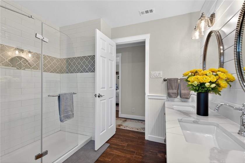Pride of ownership shows throughout this meticulously well-kept - photo 25
