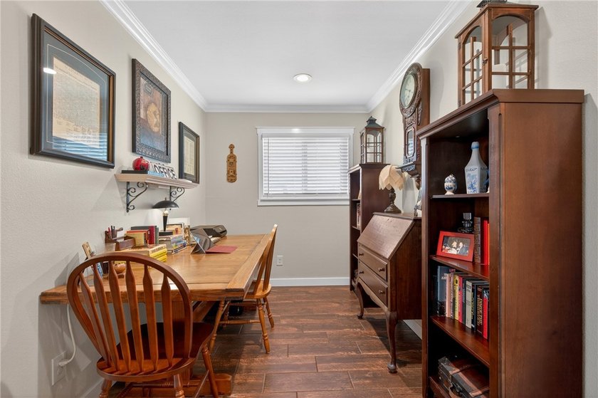 Pride of ownership shows throughout this meticulously well-kept - photo 26