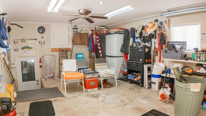 Lake living with lots of space!! WATERFRONT property, a GUEST - photo 26
