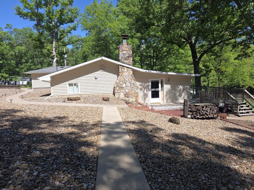 Lake living with lots of space!! WATERFRONT property, a GUEST - photo 30