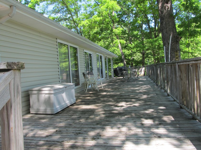 Lake living with lots of space!! WATERFRONT property, a GUEST - photo 32
