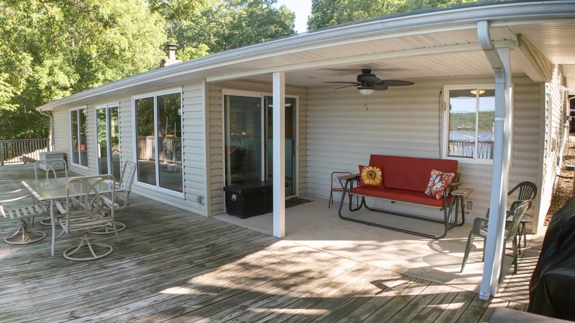 Lake living with lots of space!! WATERFRONT property, a GUEST - photo 33