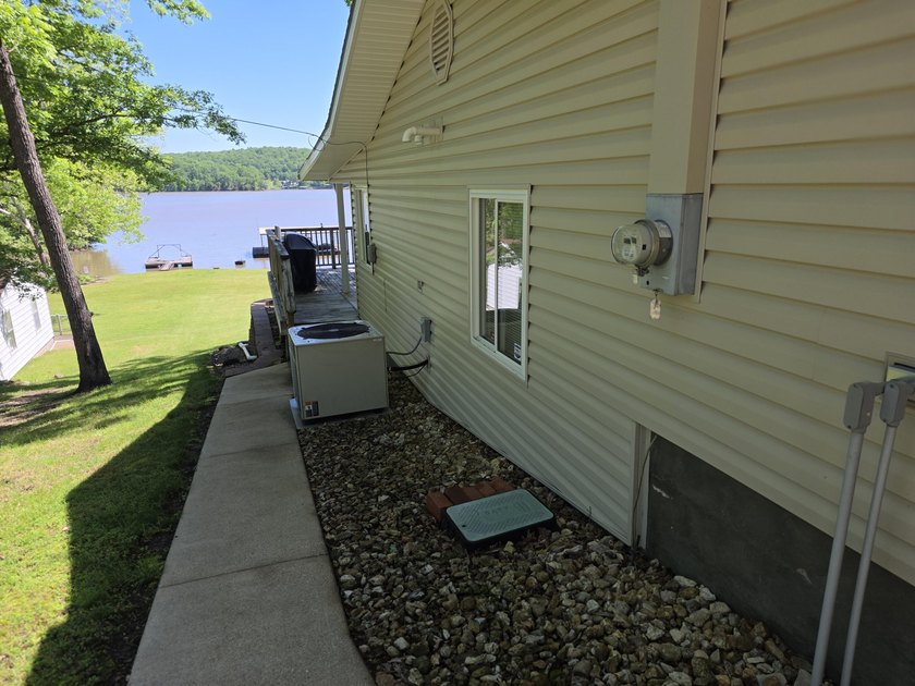 Lake living with lots of space!! WATERFRONT property, a GUEST - photo 35