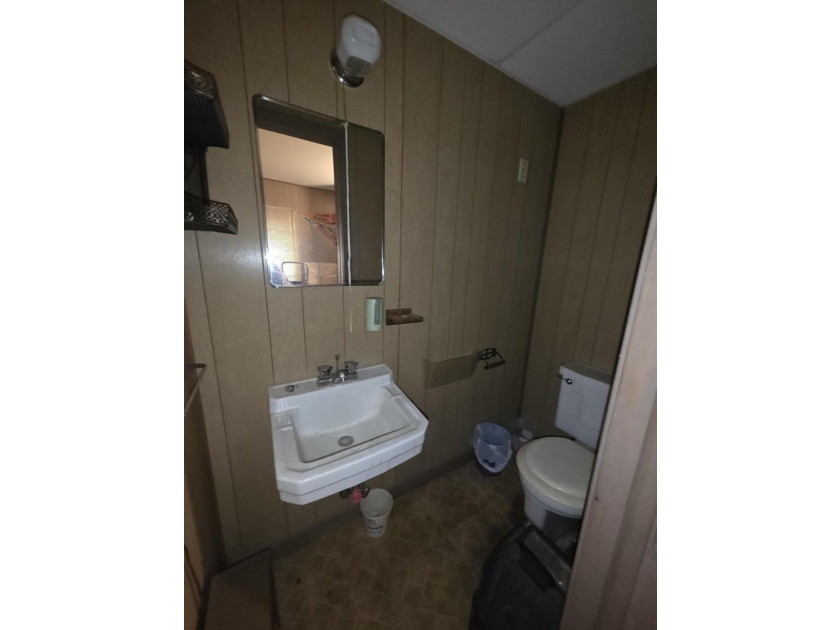 Lake living with lots of space!! WATERFRONT property, a GUEST - photo 42