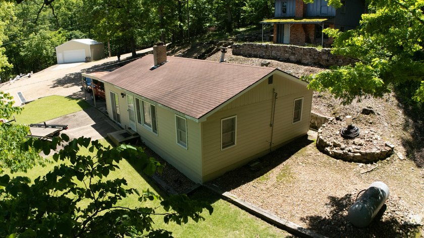 Lake living with lots of space!! WATERFRONT property, a GUEST - photo 44