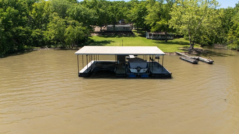 Lake living with lots of space!! WATERFRONT property, a GUEST - photo 45