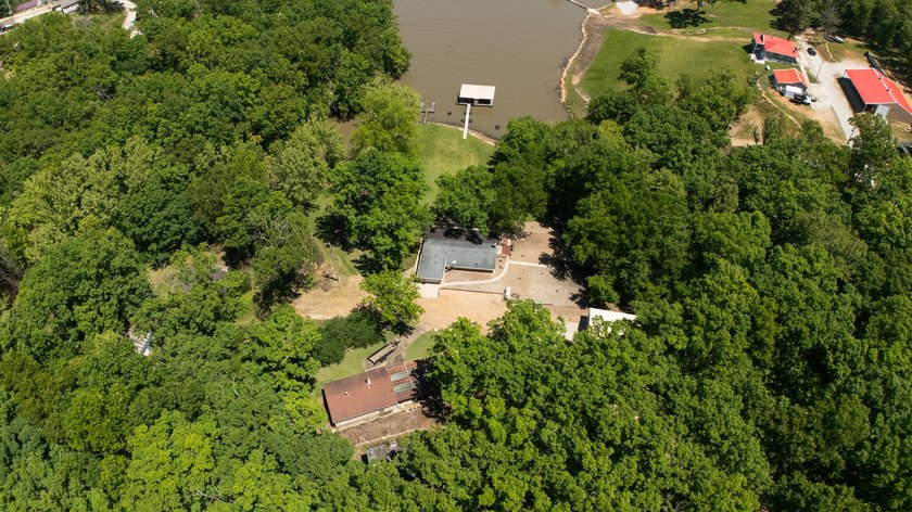 Lake living with lots of space!! WATERFRONT property, a GUEST - photo 49