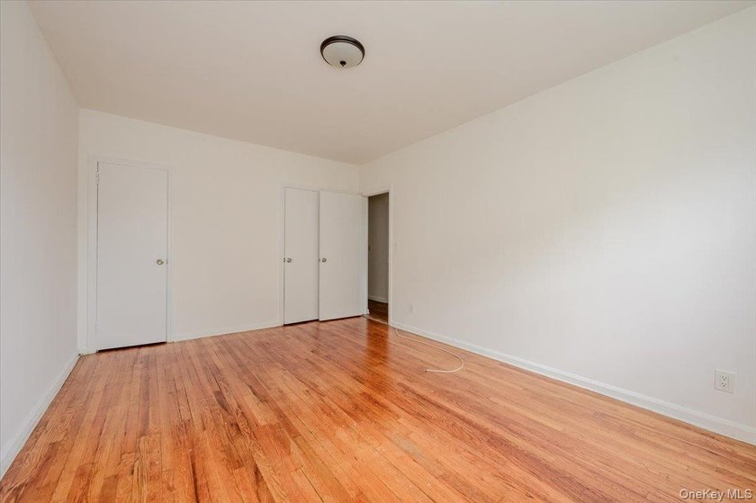 Welcome to this beautifully maintained all-brick multi-family - photo 15